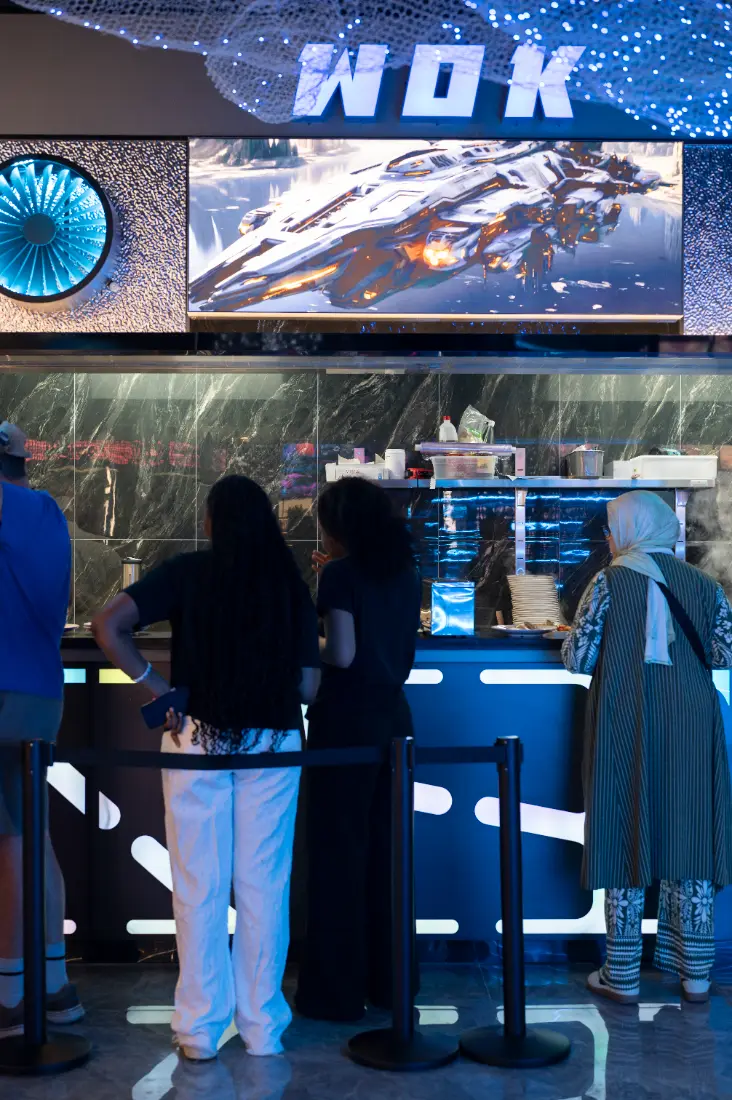 Wok et dim sum de la cuisine chinoise servis au buffet