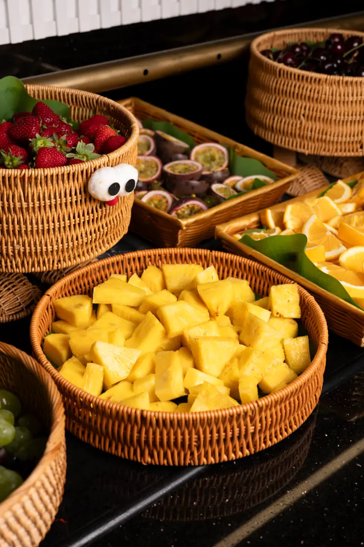 Plats chauds de l'escale gourmande du buffet